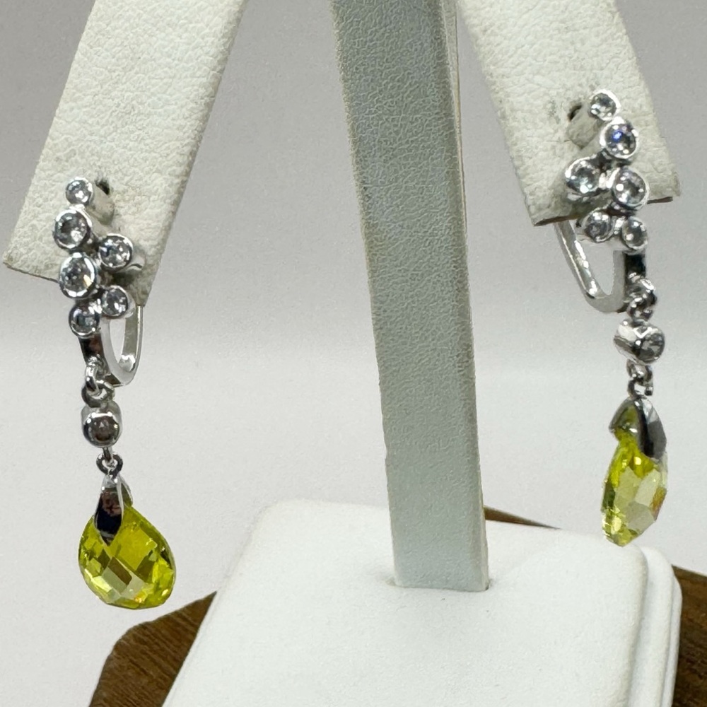 Sparkling peridot glass silver tone drop earring evening wear fancy